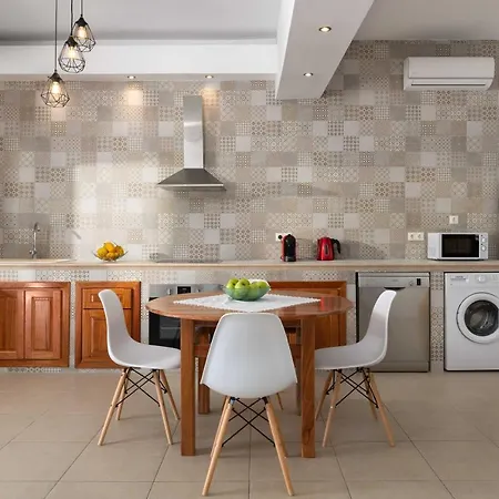 Diafani, Anna Diafánion